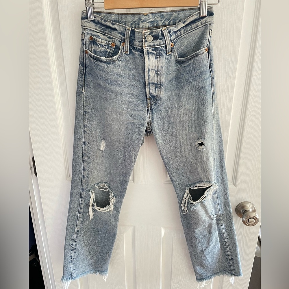Levi’s Distressed Blue Jeans 27